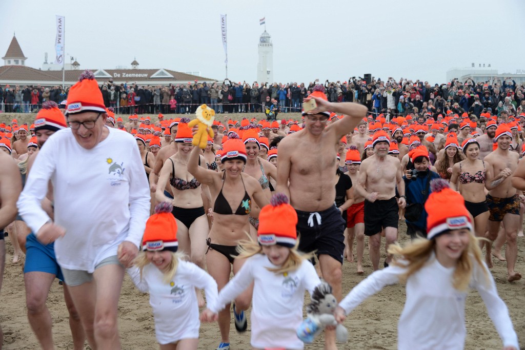 ../Images/Nieuwjaarsduik Noordwijk 2020 048.jpg